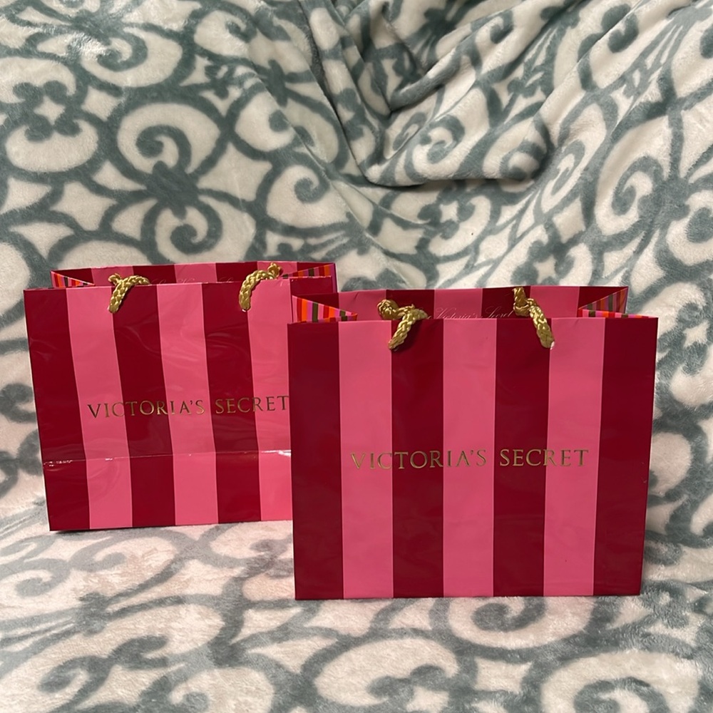 2 VICTORIA’S SECRET EMPTY SMALL PAPER GIFT SHOPPING BAGS WITH GOLD LETTE…
